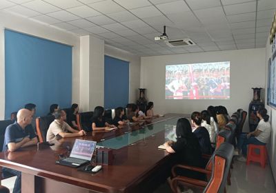 河北天成藥業(yè)黨員及預(yù)備黨員觀看閱兵 銘記歷史弘揚抗戰(zhàn)精神